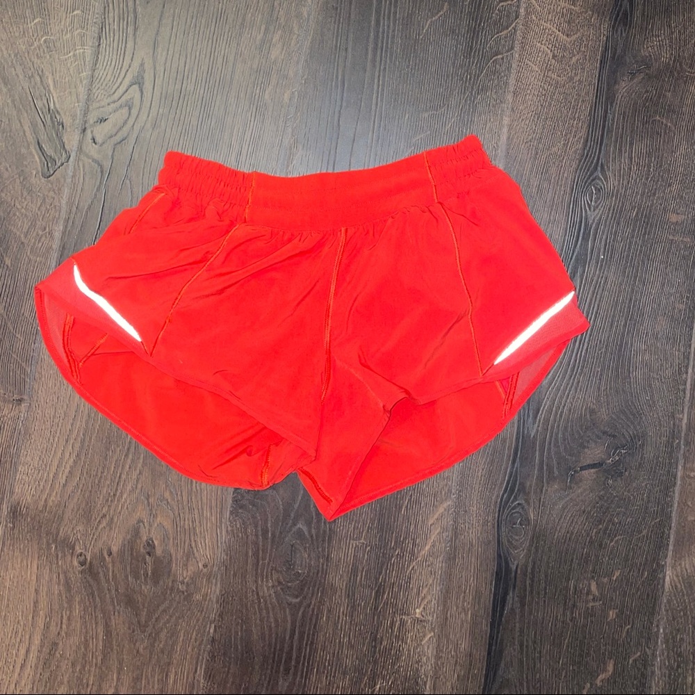 Lululemon hotty hot short 2.5 (carnation red)